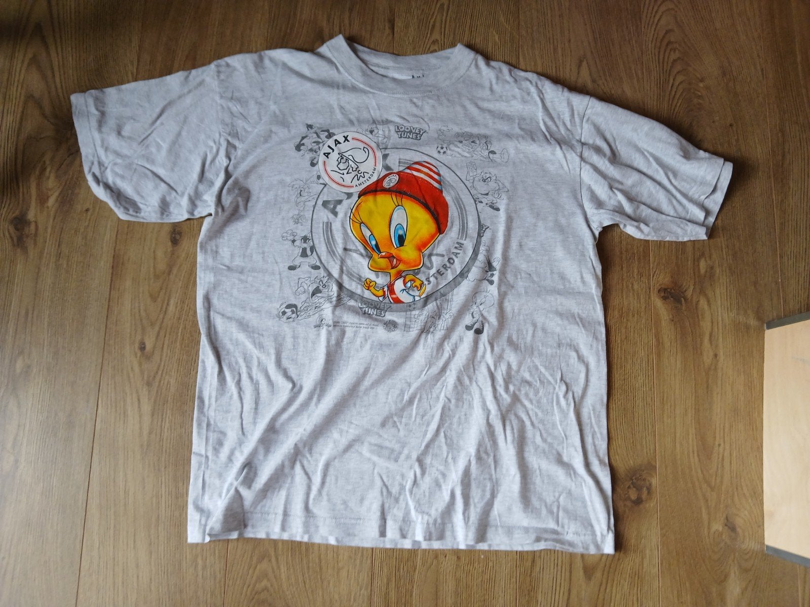 Vintage 2000 Looney Tunes 'Ajax Amsterdam' T-Shirt, Maat 48/50 (M), Looney Tunes / Ajax, Ophalen of Verzenden, Grijs