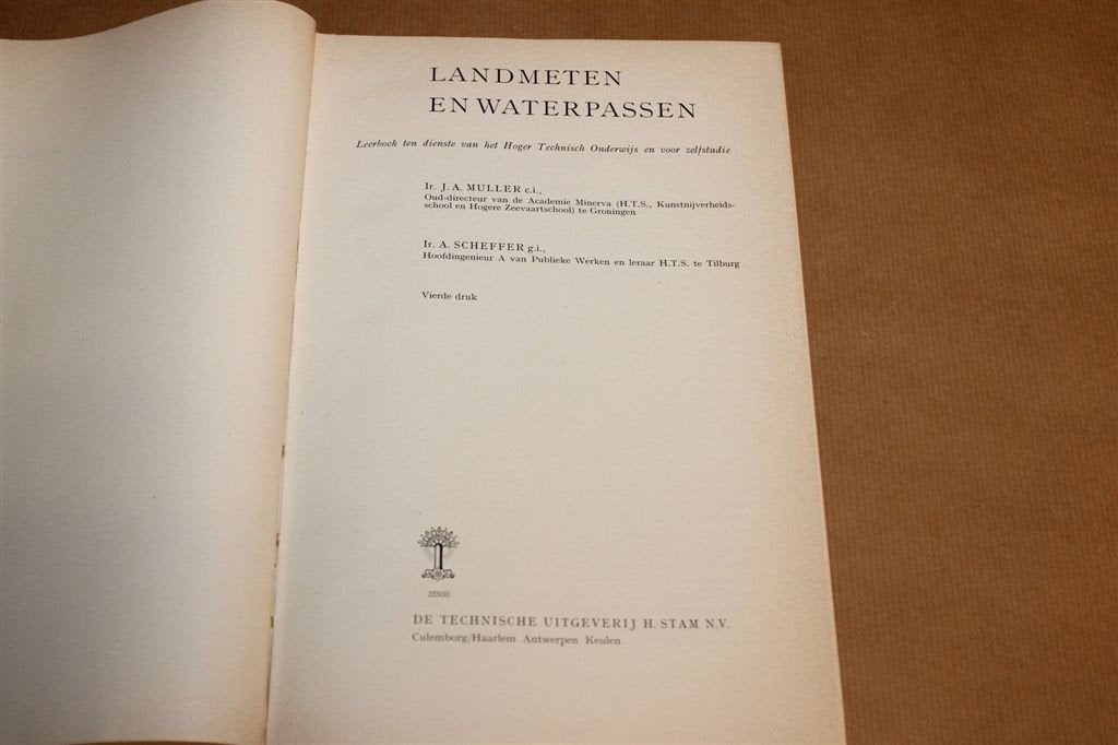 Landmeten en Waterpassen — HTS Leerboek Landmeetkunde 1966, Ophalen of Verzenden, Gelezen