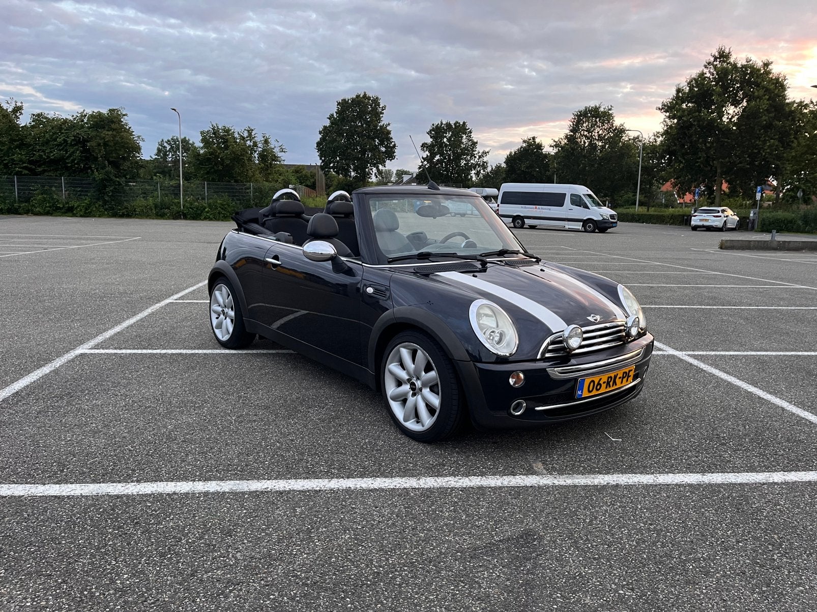 Mini 1.6 16V Cooper Cabrio 2005 Zwart, Auto's, Voorwielaandrijving, Zwart, Cabriolet, 4 stoelen