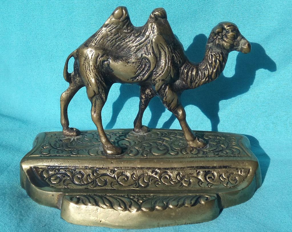 ANTIEKE JAREN 1920 PENNENHOUDER KAMEEL KOPER EGYPTISCH, Antiek en Kunst, Curiosa en Brocante, Verzenden