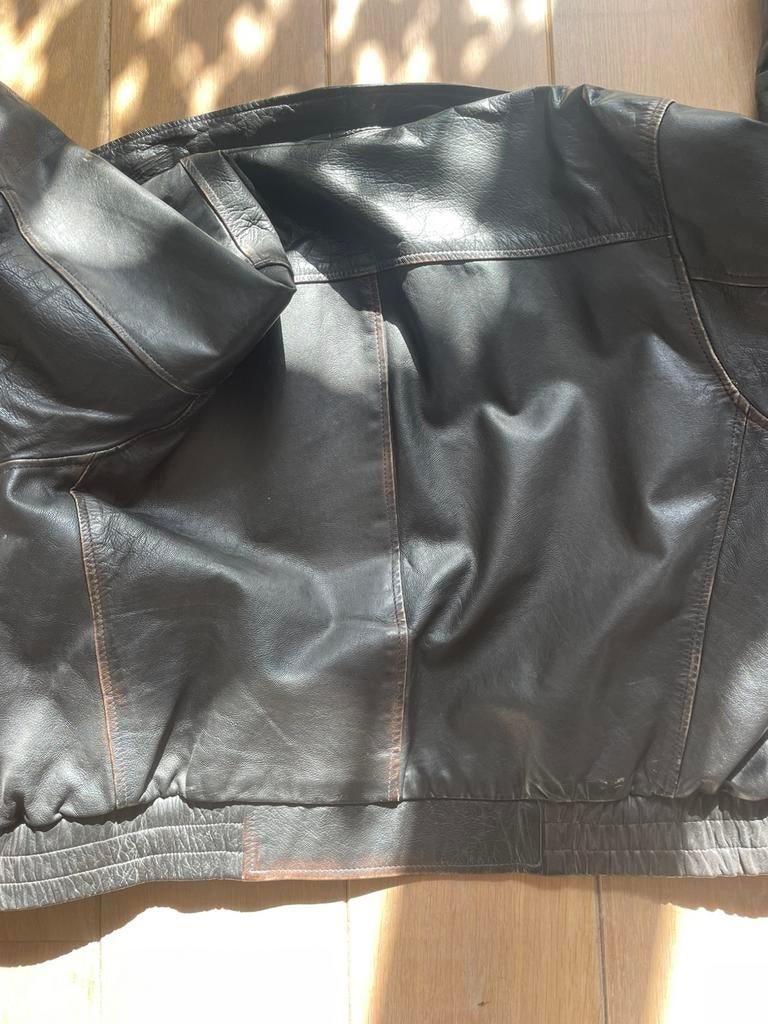 Zeer oude mooie leren jas Rits defect vandaar zo goedkoop., Ophalen, Gedragen, Maat 52/54 (L), Bruin