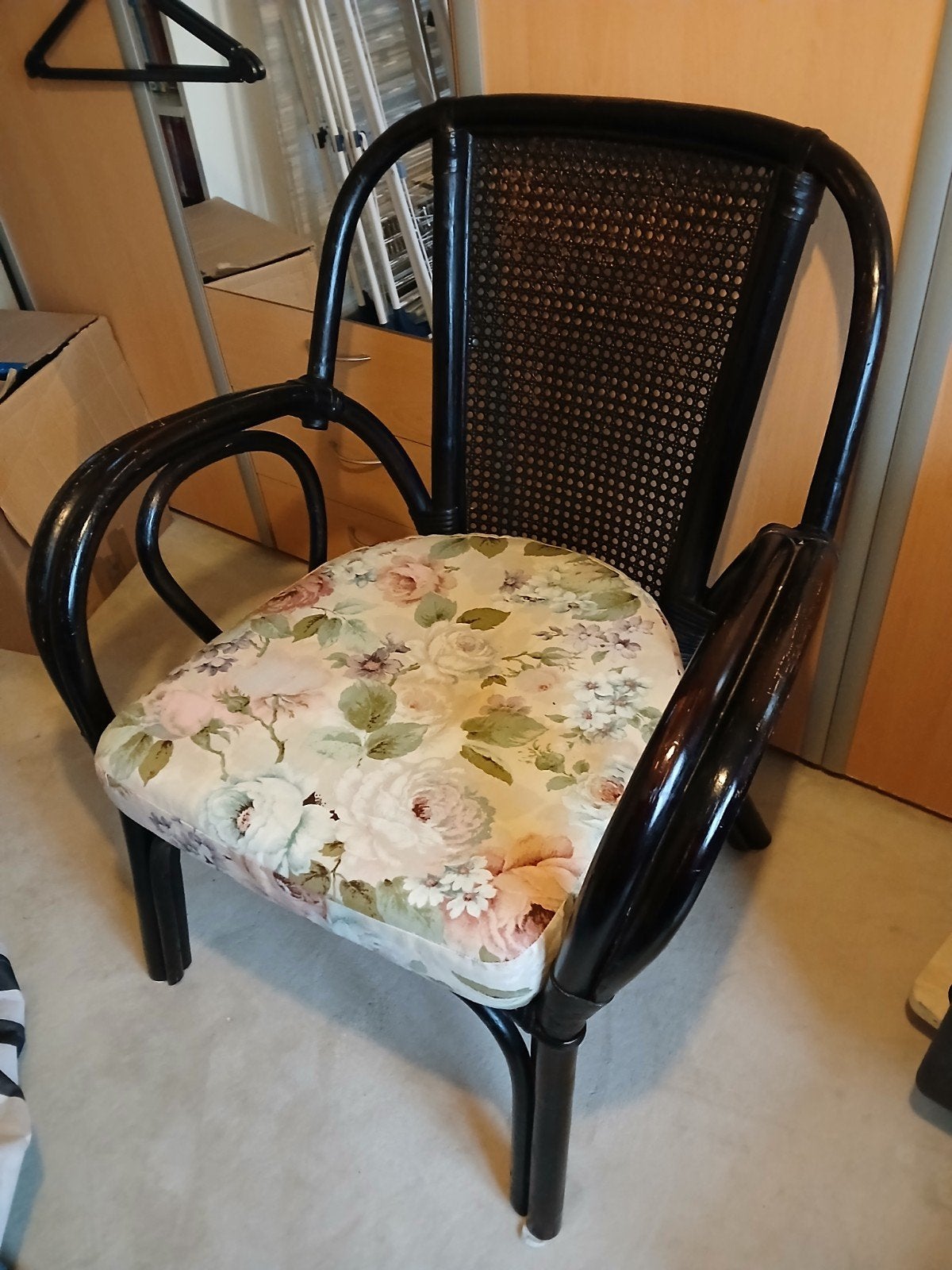Manou Stoel, Ophalen