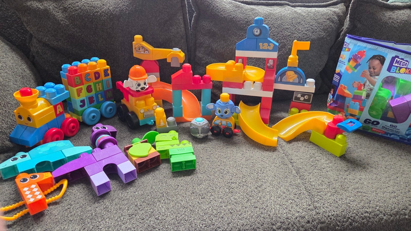 MegaBloks bouwset – grote set met voertuigen, banen & poppen, Kinderen en Baby's, Speelgoed | Bouwstenen, Ophalen, Gebruikt, Megabloks