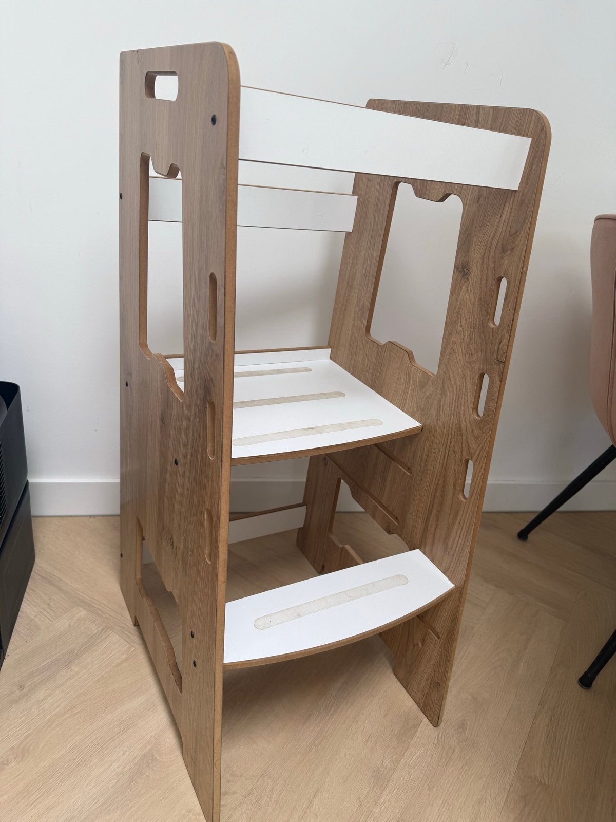 Mooie houten leertoren / learning tower, Kinderen en Baby's, Kinderstoelen, Zo goed als nieuw, Overige typen, Ophalen