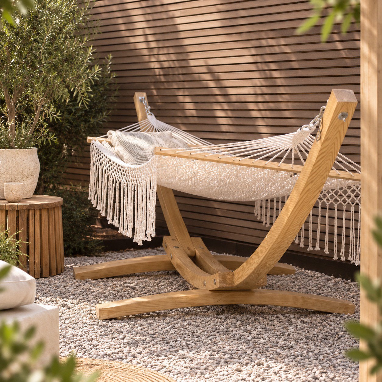 Macramé hangmat met houten standaard, Ophalen, Gebruikt, Met standaard, Eenpersoons
