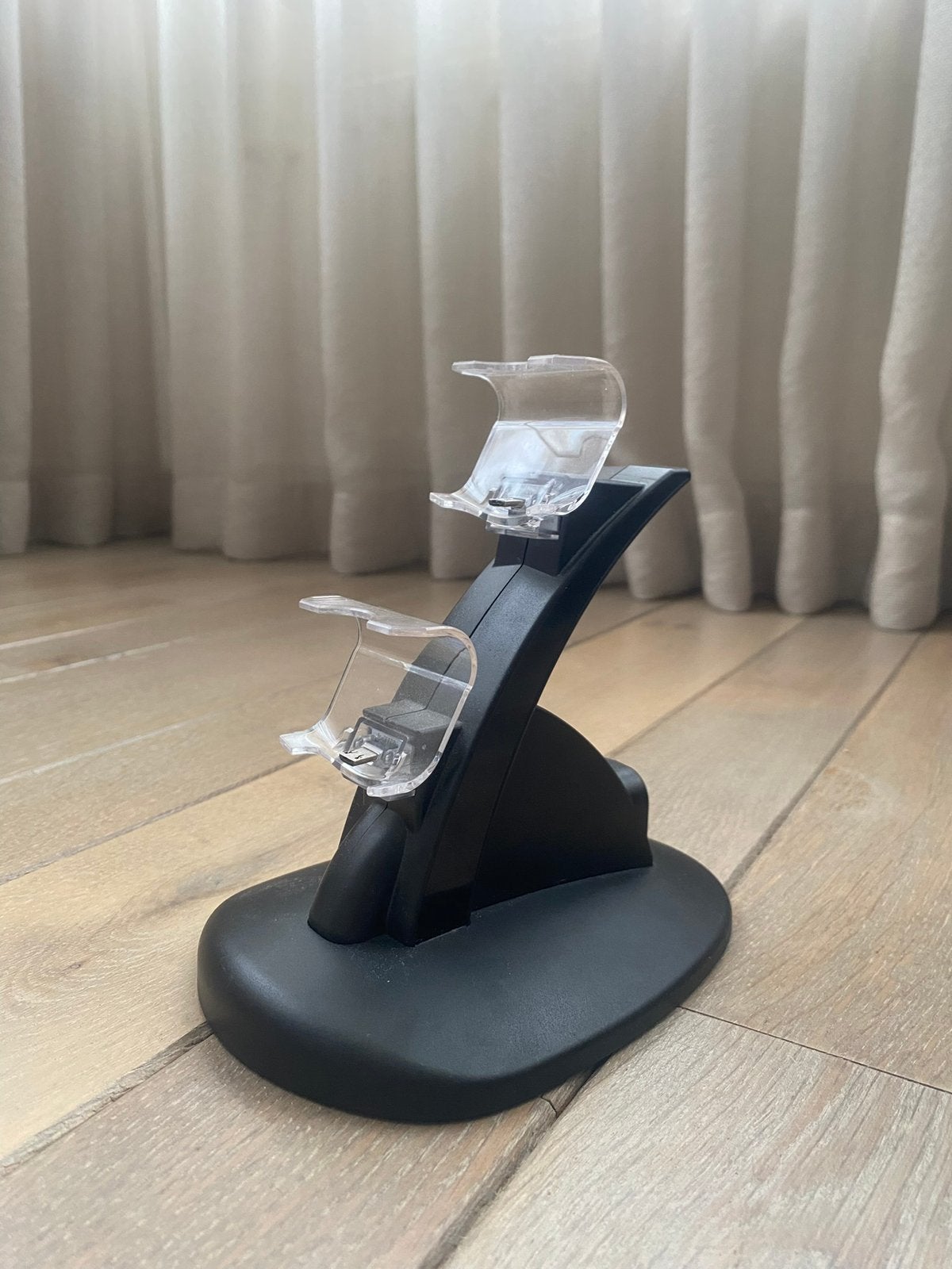 Oplaad station voor 2 PS4 controllers, Ophalen, Zo goed als nieuw, Vanaf 3 jaar