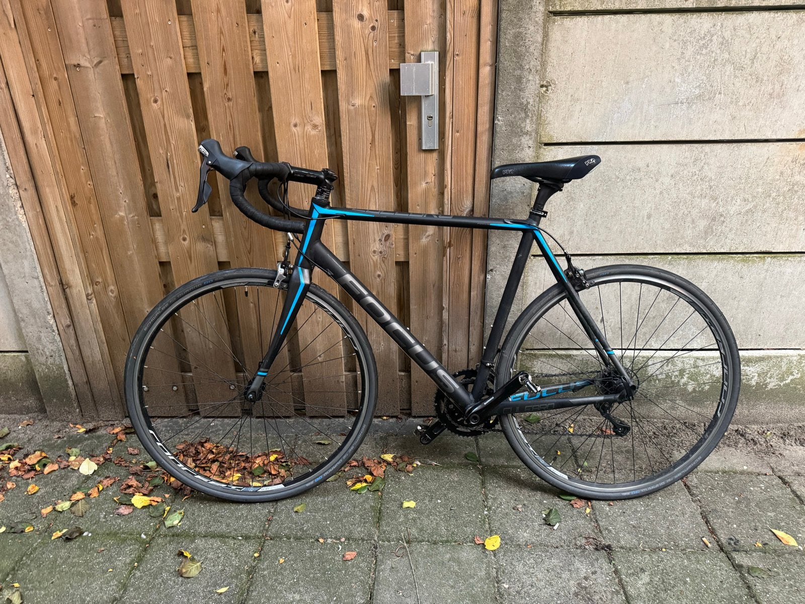 Focus Culebro racefiets - Shimano 105 - Mat zwart/blauw, Fietsen en Brommers, 28 inch, Gebruikt, Aluminium, Meer dan 20 versnellingen