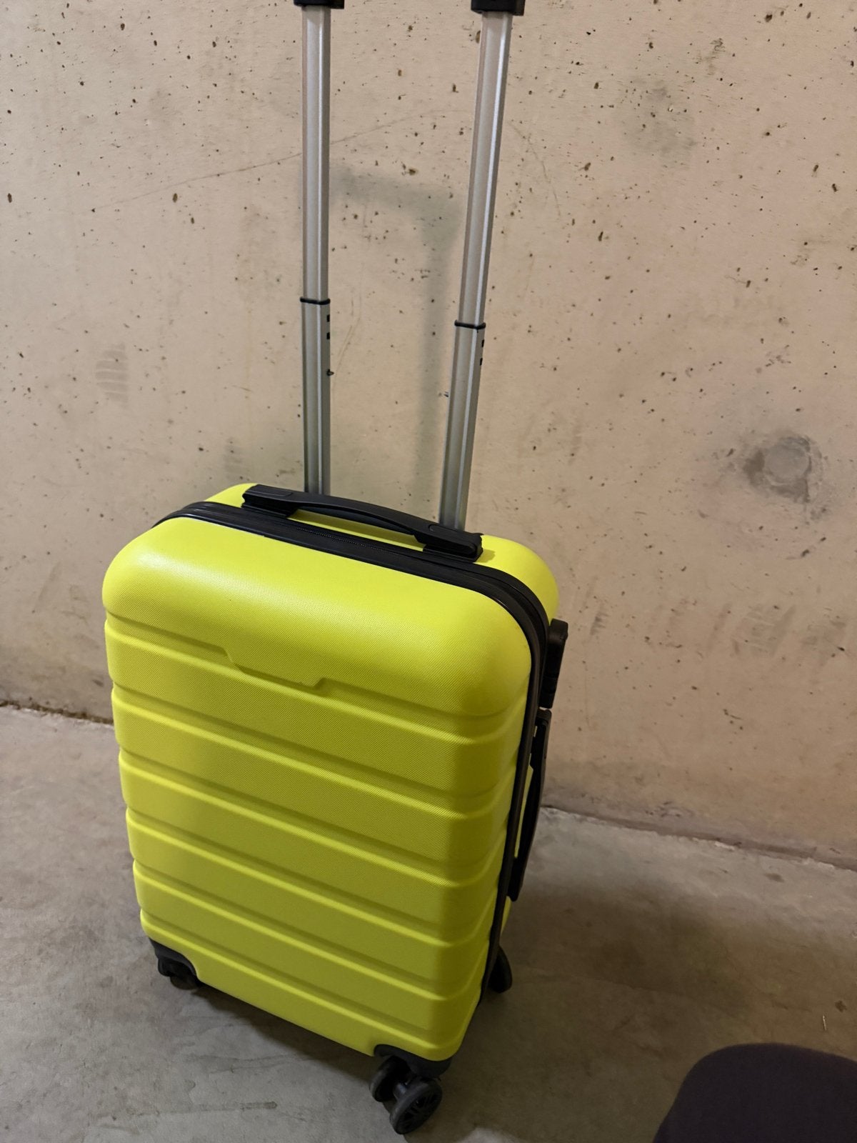 Compacte Gele Koffer met Zwenkwielen en Cijferslot, Ophalen, Nieuw, Uitschuifbare handgreep