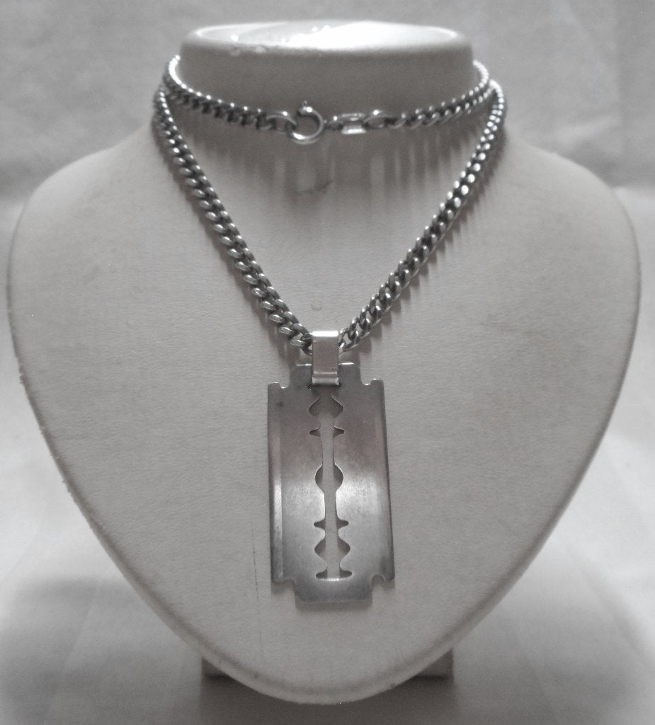 Zilveren stevige ketting met scheermes hanger nr.1235