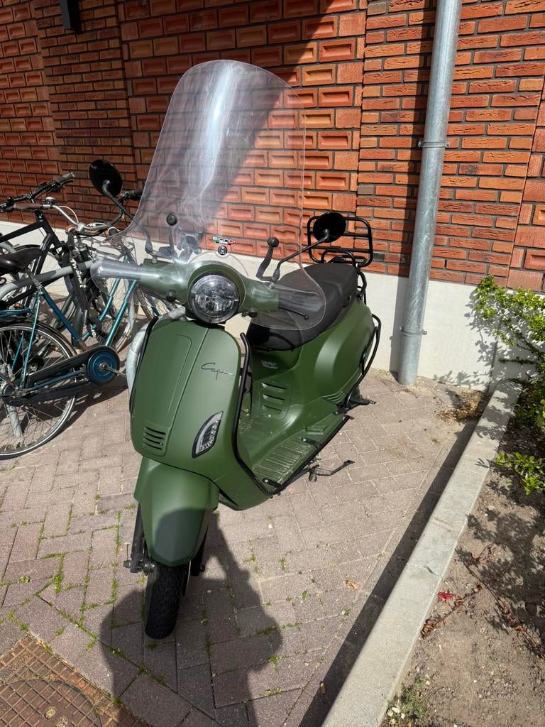 Nette retro scooter (Capri) matgroen 2025, 1000 km, 45km, Zo goed als nieuw, Benzine, Ophalen, Overige merken