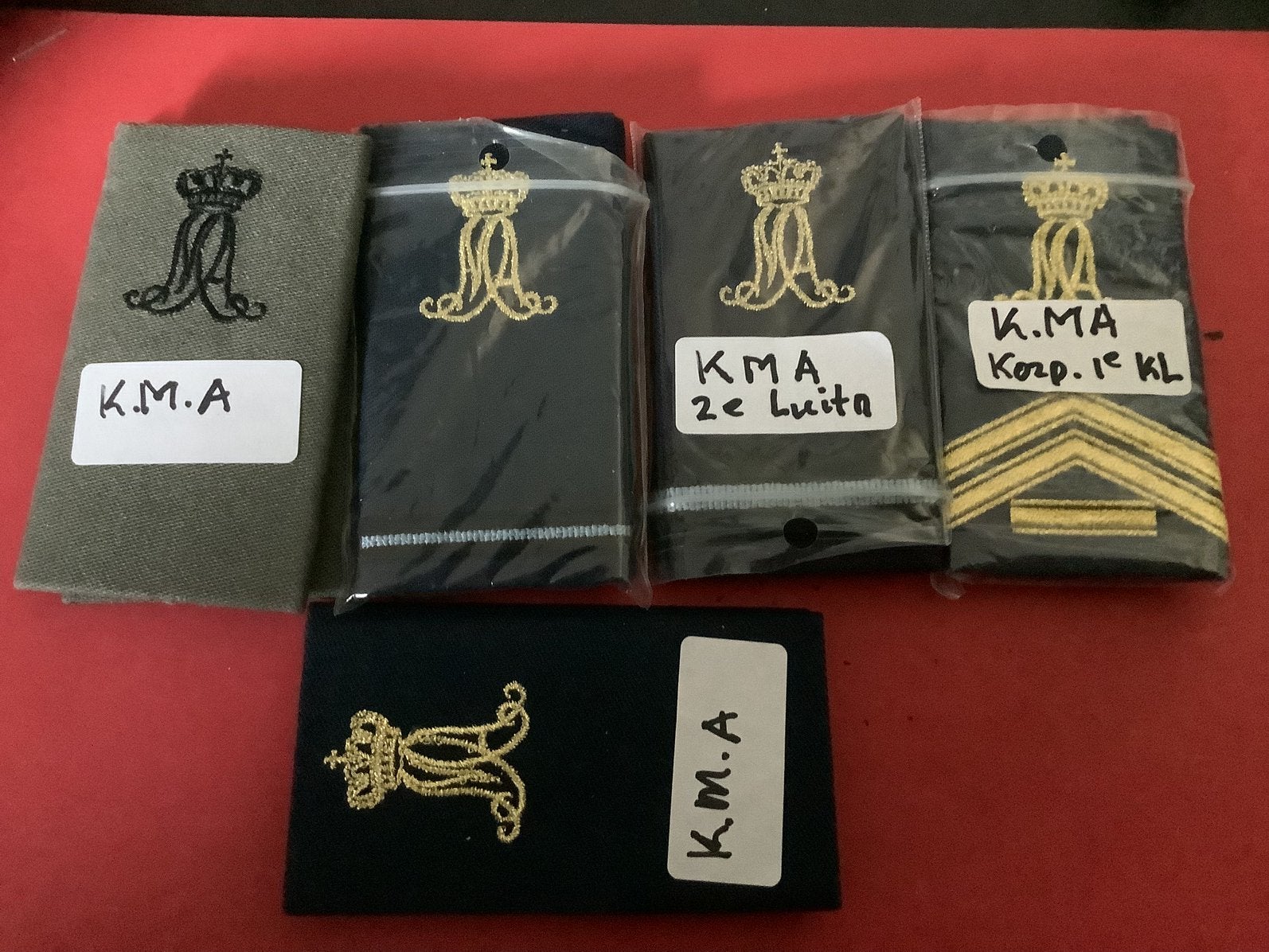 Kavel KLU rangen in een koop, Ophalen of Verzenden, Luchtmacht, Nederland, Embleem of Badge