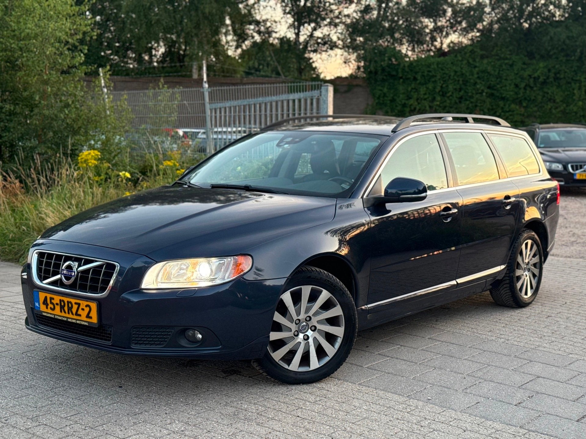 Volvo V70 1.6 T4 Limited Edition Airco Cruise Leder Navi PDC, Voorwielaandrijving, 15 km/l, Gebruikt, 4 cilinders