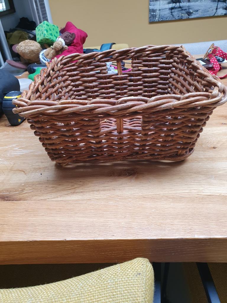 Handig stevig rieten mandje 34x34cm, Gebruikt, Mand, Vierkant, Ophalen of Verzenden
