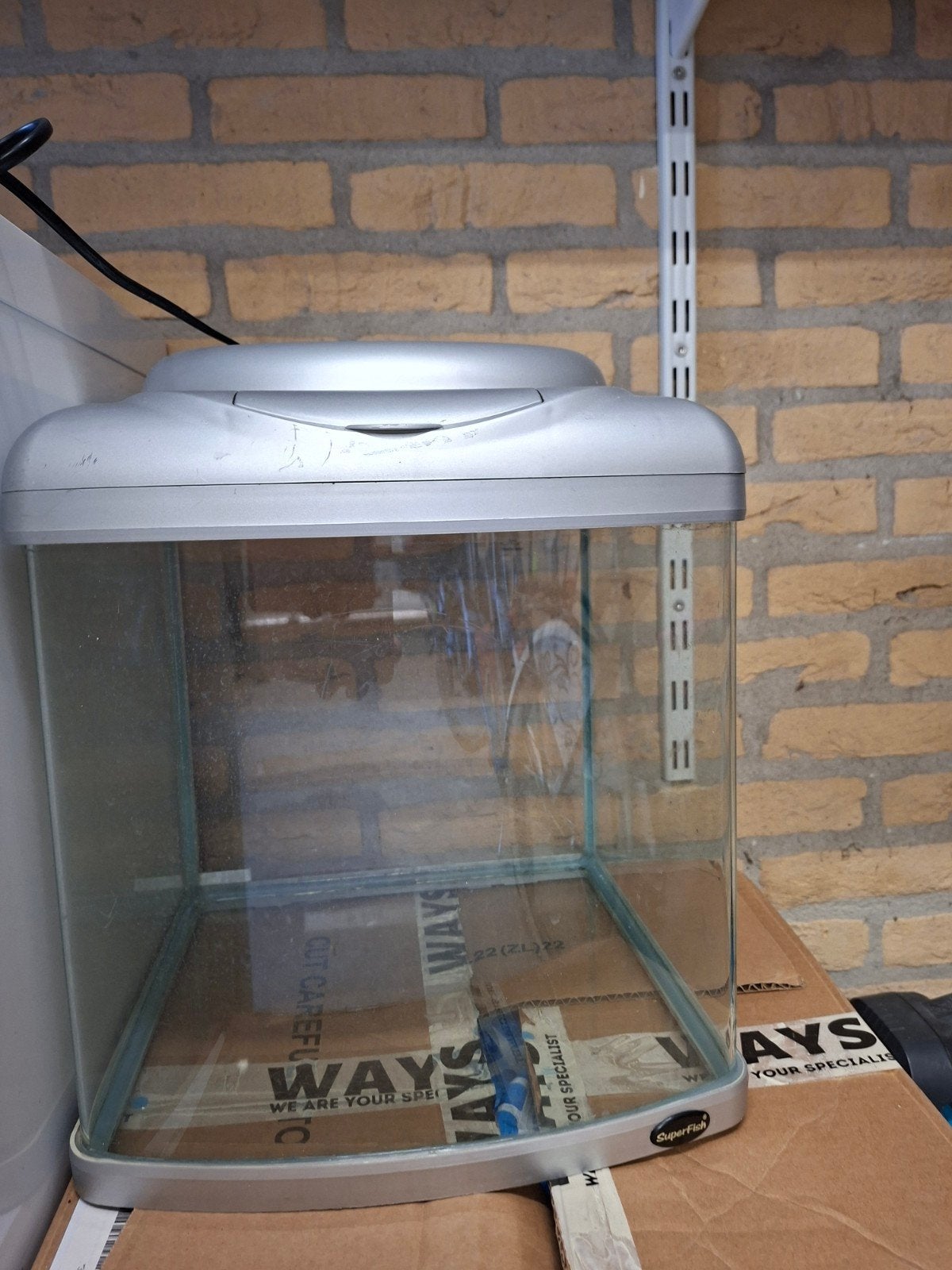 Superfish aquarium, Ophalen