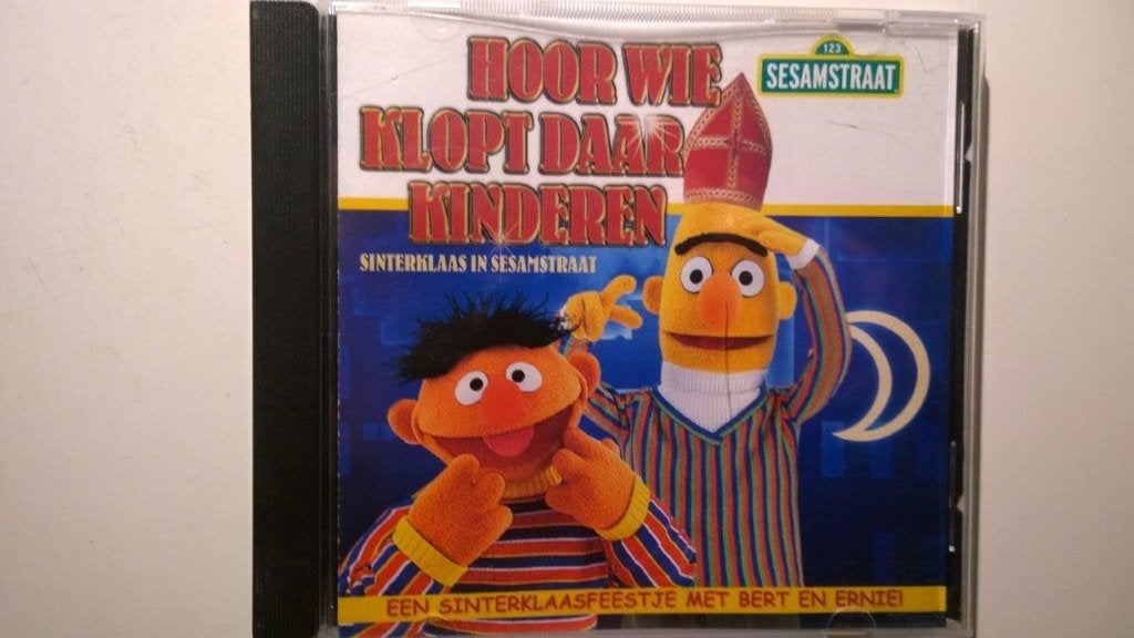 Bert & Ernie - Hoor Wie Klopt Daar Kinderen, Ophalen of Verzenden, Zo goed als nieuw, Sinterklaas, Album