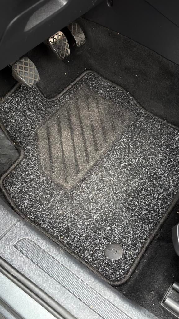 Volkswagen Tiguan matten set - zo goed als nieuw, Auto diversen, Automatten, Ophalen of Verzenden, Zo goed als nieuw