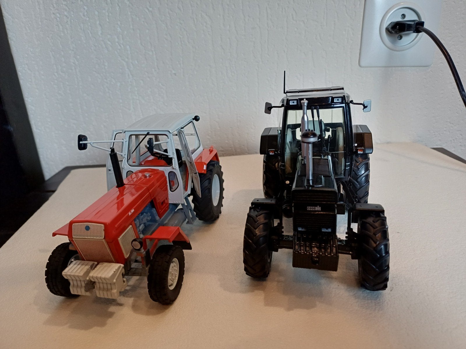 case international en fortschritt zt schuco, Hobby en Vrije tijd, Modelauto's | 1:32, Ophalen of Verzenden, Zo goed als nieuw