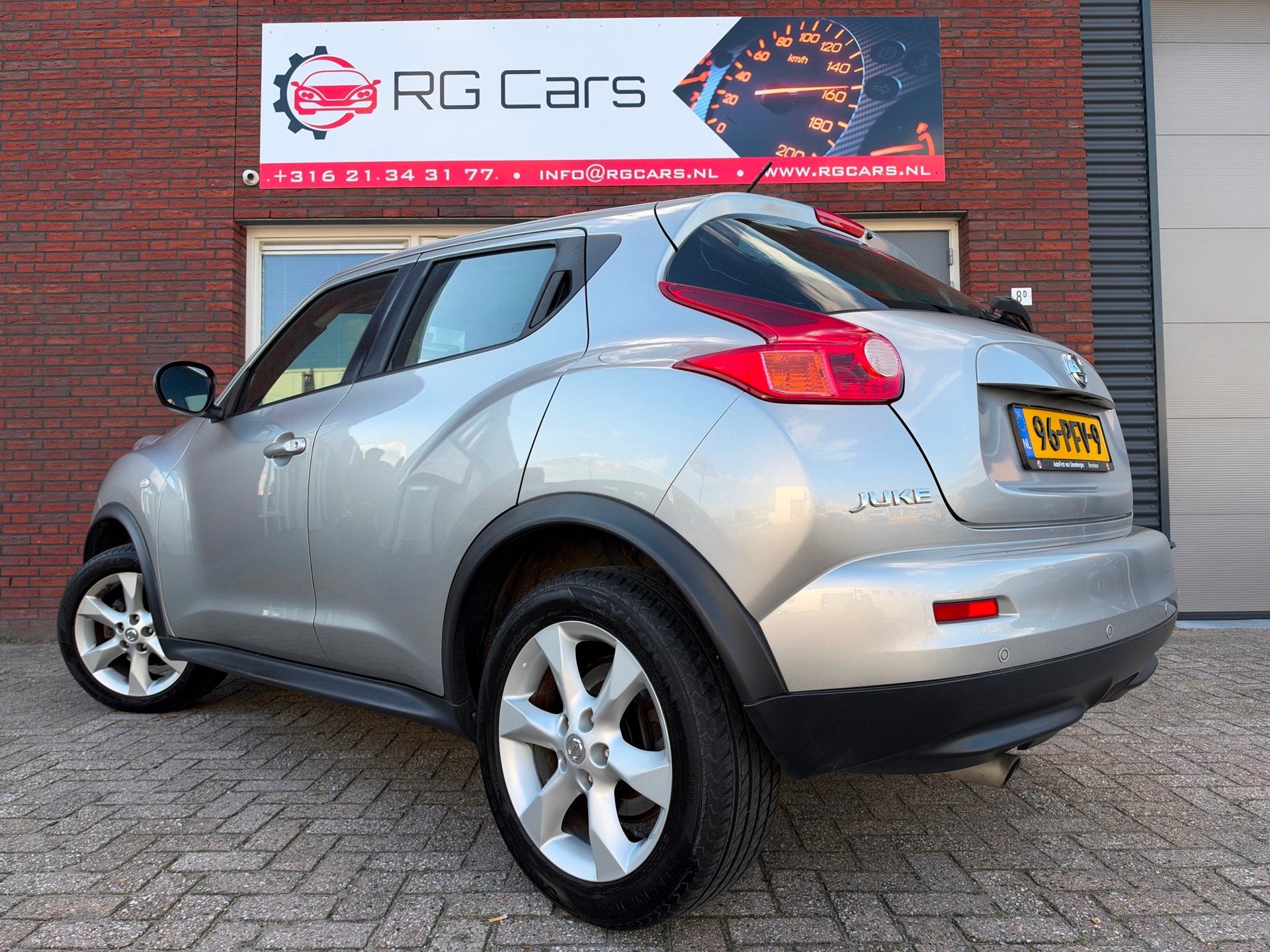 Nissan Juke 1.6 Acenta / PDC / AUT / Clima / Cruise / LM / N, Auto's, Euro 5, Stof, 4 cilinders, Met garantie (alle)