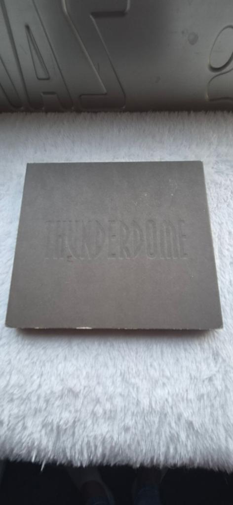 Thunderdome digipack bruin, Cd's en Dvd's, Ophalen of Verzenden, Zo goed als nieuw
