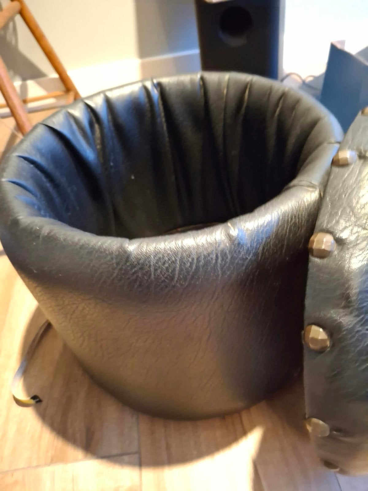 Leren poef - Zwart, 110 cm omtrek, 33 cm hoog, Ophalen