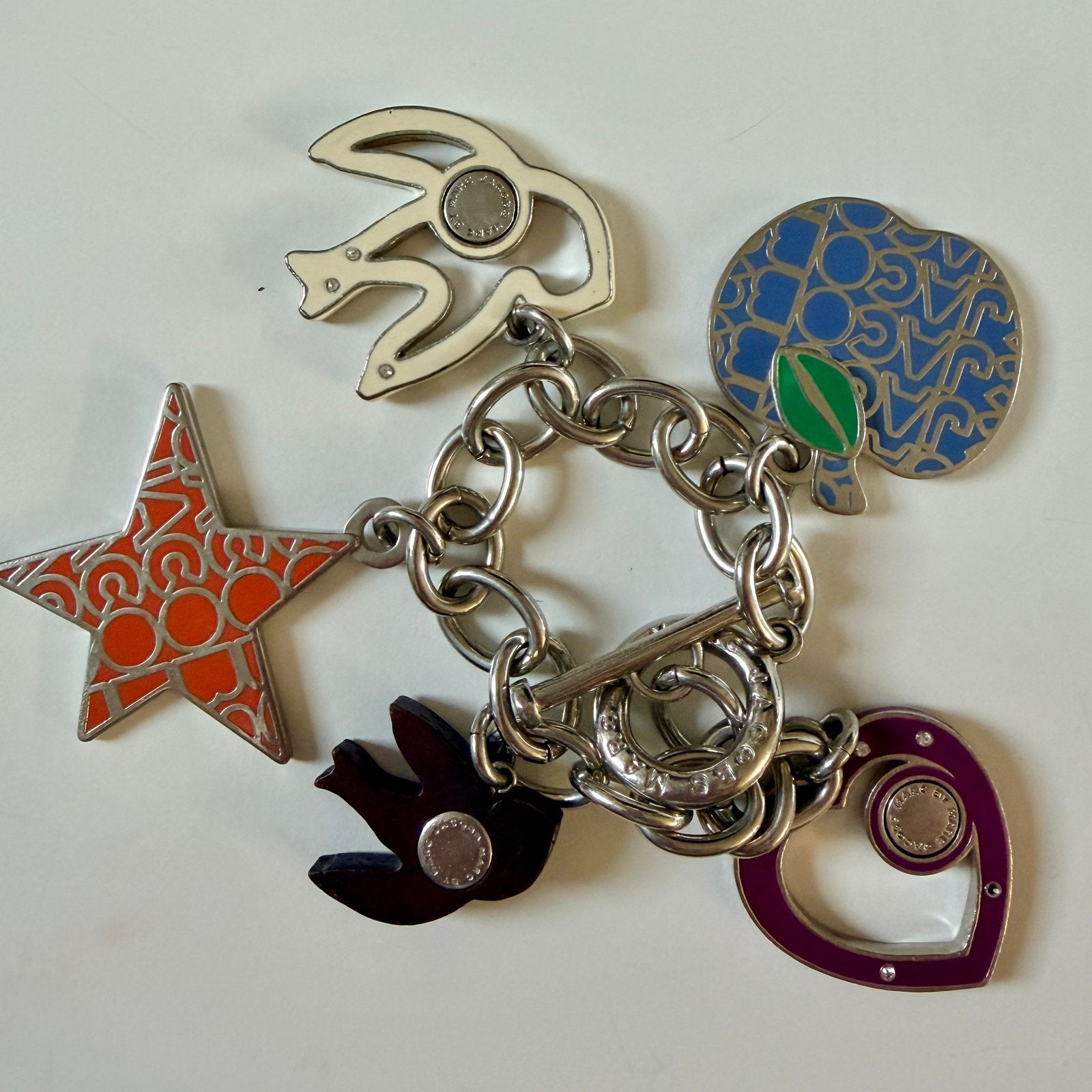 Marc Jacobs bedelarmband met diverse hangers, Overige materialen, Gebruikt, Overige kleuren, Ophalen of Verzenden