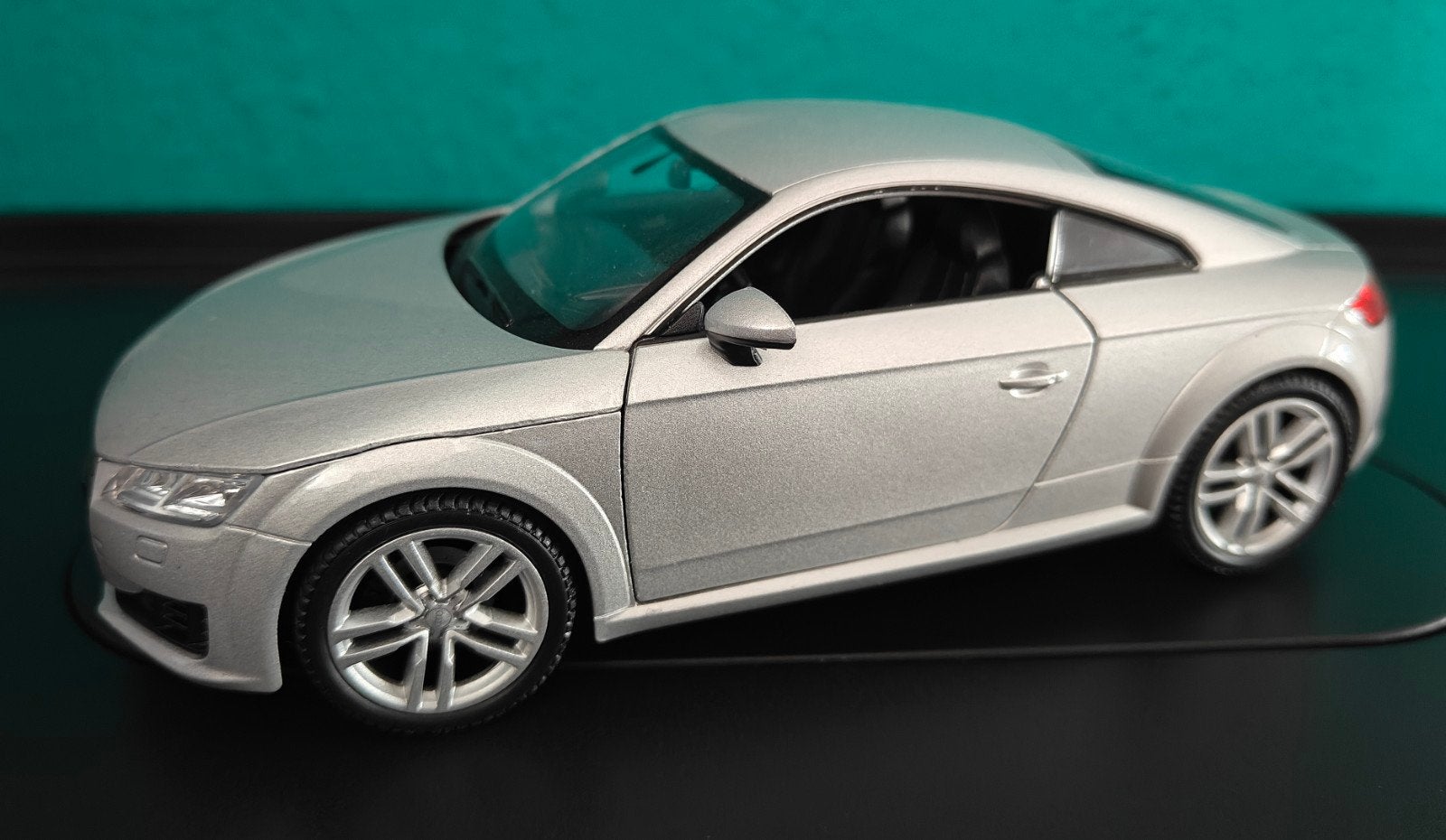 Welly Audi TT Coupe MK3 1:24 zilver, Ophalen of Verzenden, Zo goed als nieuw, Auto, Overige merken
