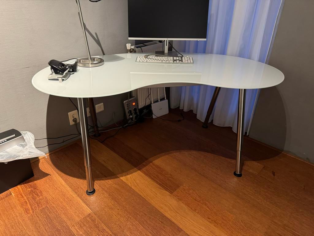 IKEA Galant bureau met glazen blad, Ophalen, Overige typen, In hoogte verstelbaar, Zo goed als nieuw