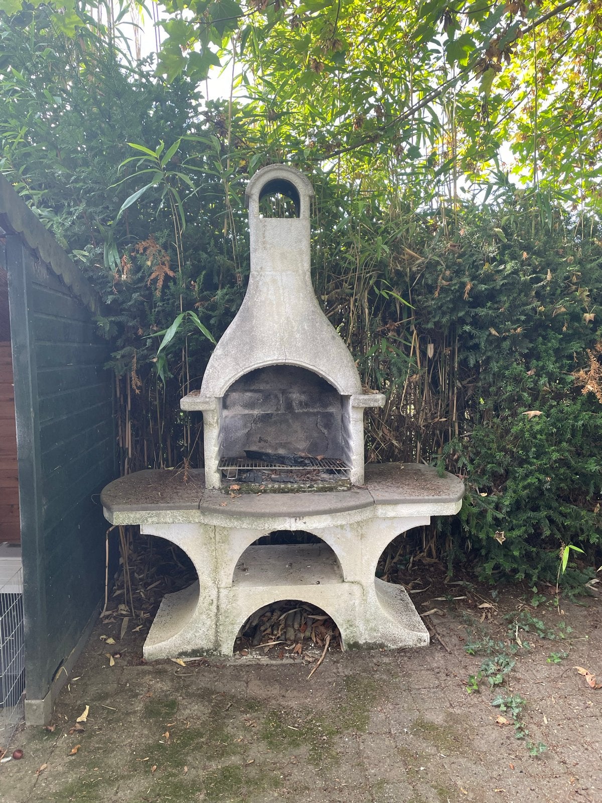 Betonnen barbecue met schoorsteen, Ophalen, Gebruikt