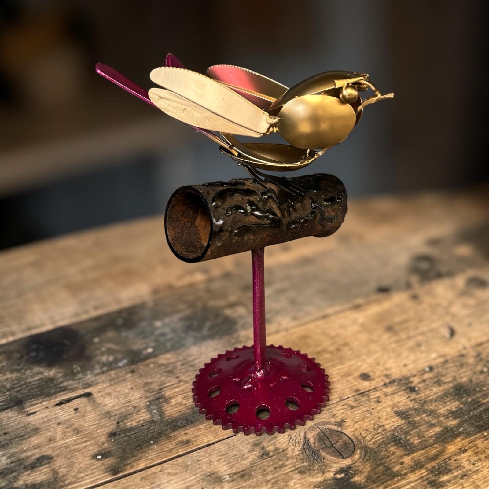 Unieke metalen vogel sculptuur op tandwielbasis, Antiek en Kunst, Minder dan 20 cm, Ophalen of Verzenden, Handgemaakt, Beeld