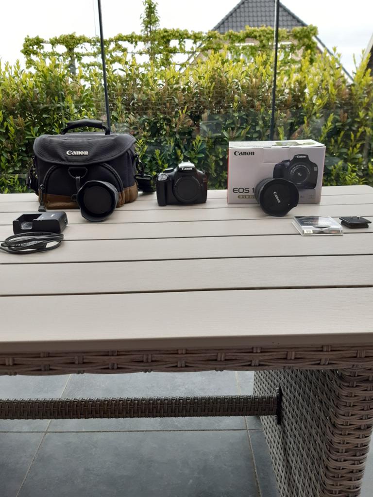 Canon 1100d, Spiegelreflex, Canon, Ophalen of Verzenden, Zo goed als nieuw