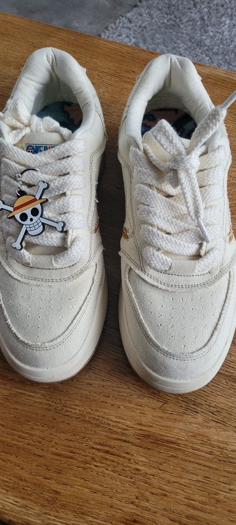 Schoenen  maat 43, Overige kleuren, Ophalen of Verzenden, Zo goed als nieuw, Bershka