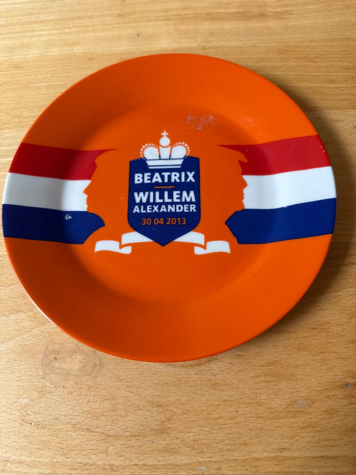 Koninklijk Oranje Bord Beatrix Willem Alexander 2013, Ophalen of Verzenden, Gebruikt, Nederland, Servies