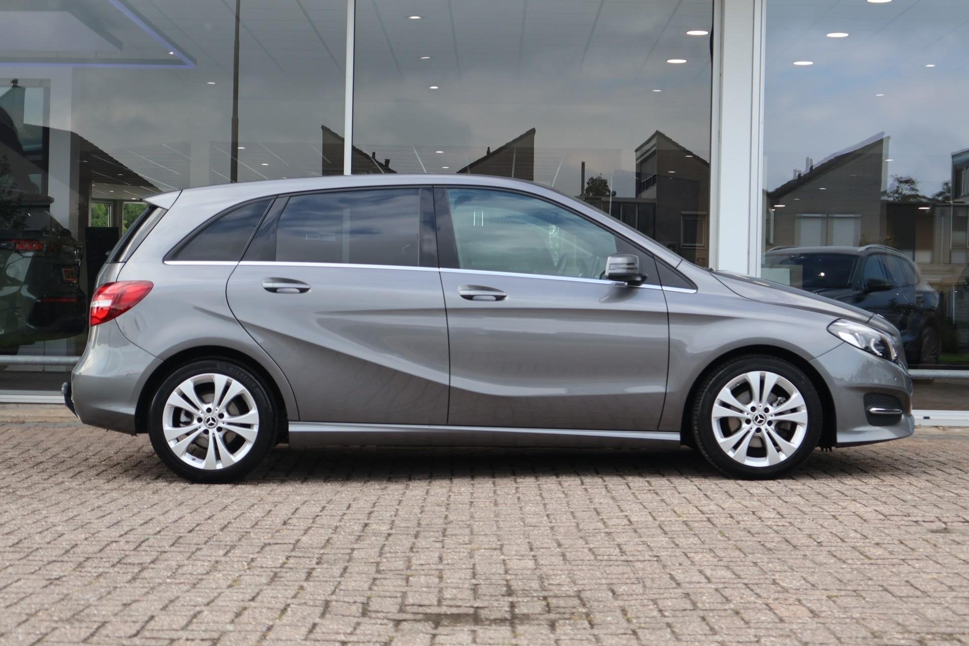 Mercedes-Benz B-klasse 180 122pk AUT Ambition | Trekhaak | L, 12 maanden, 1325 kg, Gebruikt, 4 cilinders