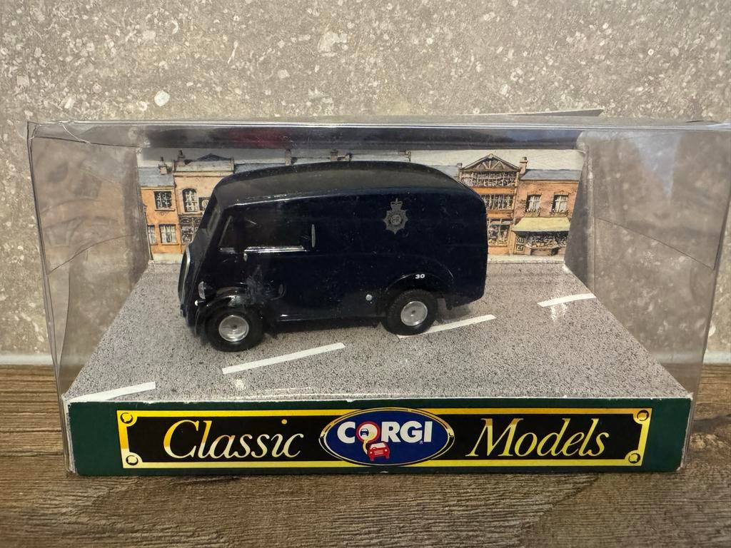 Corgi 1/43 Morris J Van Politie Auto in OVP, Ophalen of Verzenden, Zo goed als nieuw, Bus of Vrachtwagen, Corgi