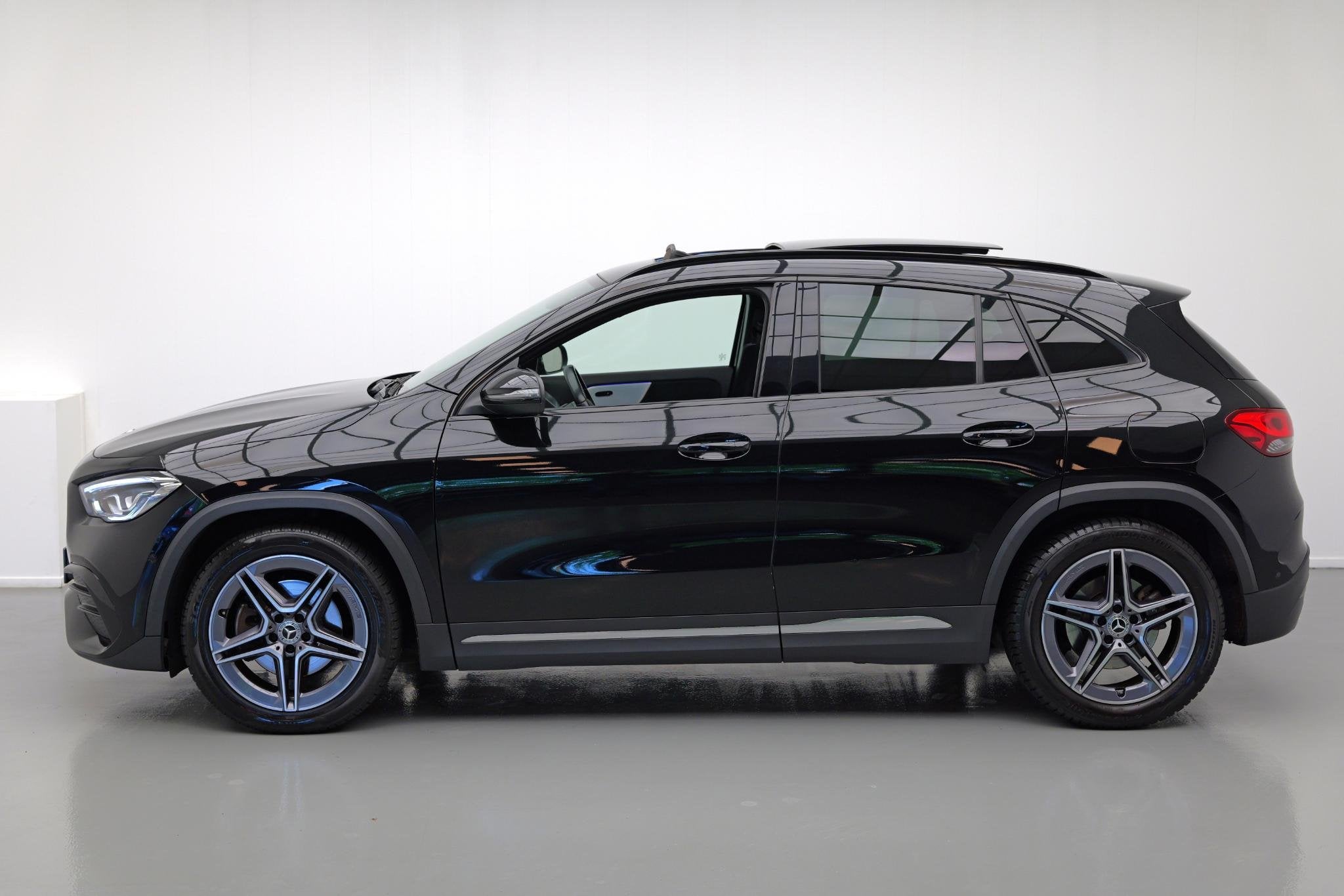 Mercedes-Benz GLA-klasse GLA250 4MATIC AMG Line |Pano|Ambien, Auto's, Gebruikt, Euro 6, 4 cilinders, 2000 kg