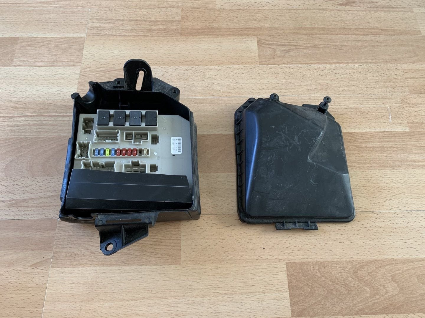 zekeringkast renault clio 3 / modus 8200194747 motorruimte, Gebruikt, -, Renault, -