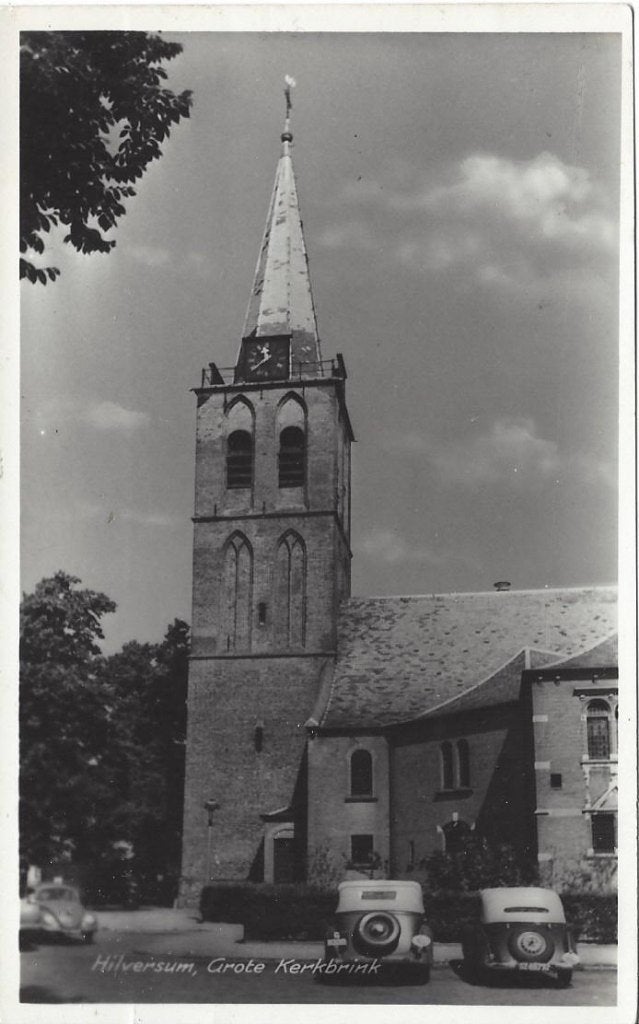 Hilversum (N.H.) Grote Kerkbrink, mooie Cabrio's, gel. 1950, Ophalen of Verzenden, 1940 tot 1960, Gelopen, Noord-Holland
