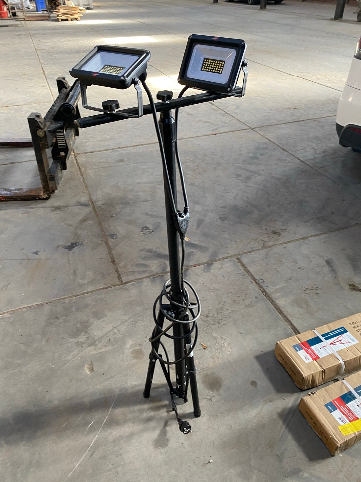 LED Bouwlamp op Statief - Dubbele Schijnwerper, Met statief, Ophalen of Verzenden, Zo goed als nieuw, Lamp met armatuur