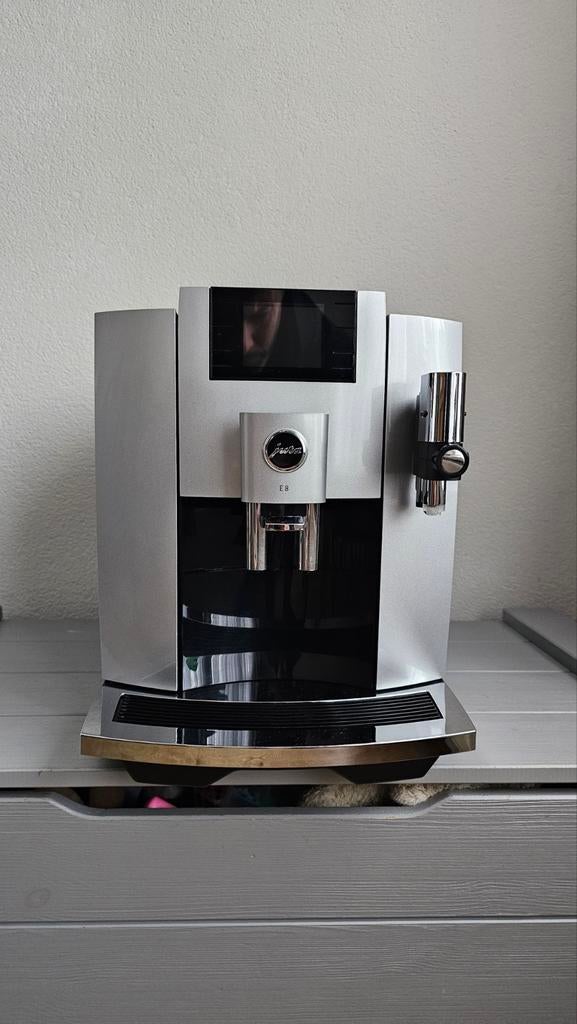 Nette Jura E8 - Moonlight silver - refurbished - otc, Ophalen, Gemalen koffie, 10 kopjes of meer, Afneembaar waterreservoir