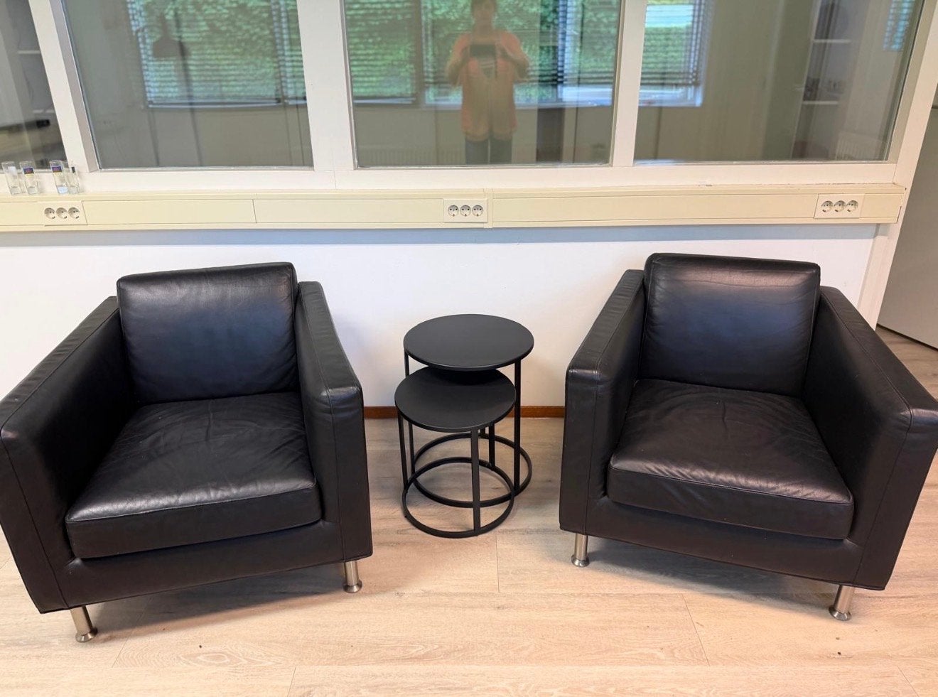 Twee zwarte leren fauteuils Minotti, Ophalen, Gebruikt, Leer, 75 tot 100 cm