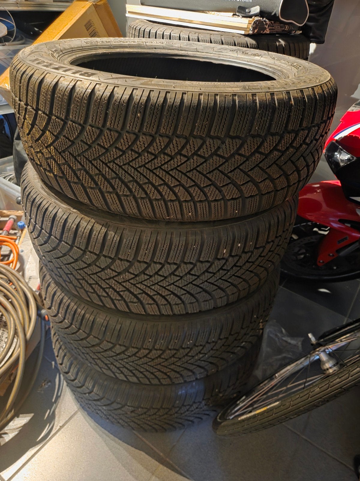 4 Winterbanden Bridgestone Blizzak LM005 235/55 R19 7-8mm, Gebruikt, Winterbanden, 235 mm, Band(en)