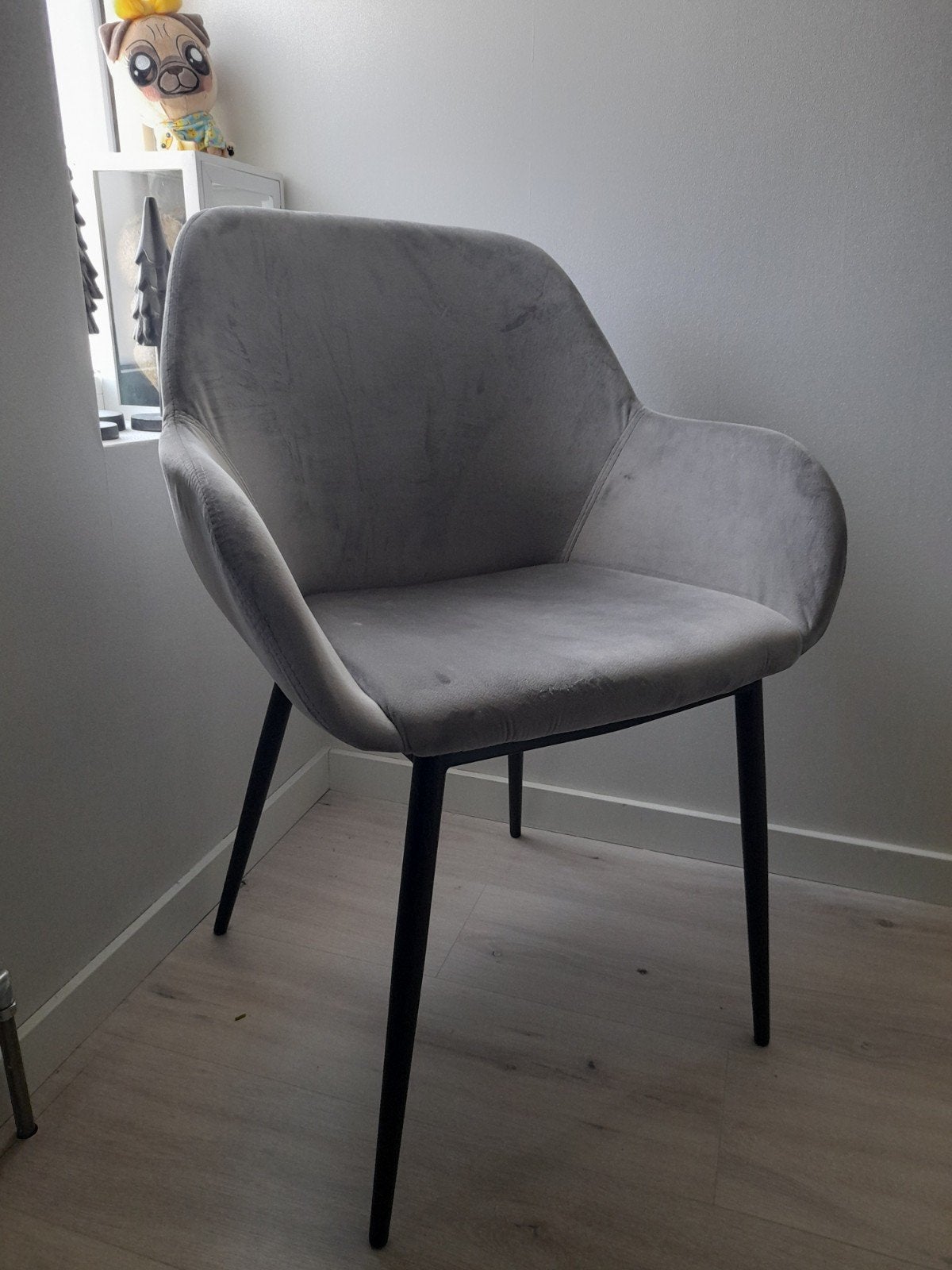 Grijs velours kuipstoeltje - Zo goed als nieuw, Huis en Inrichting, Stoelen, Ophalen, Zo goed als nieuw, Eén, Stof
