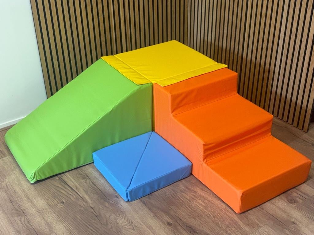 Foamblokken trap + glijbaan Jindl multicolor, Ophalen, Jindl, Jongen of Meisje, De Immenhorst 5a 7041 KE ‘s-Heerenberg