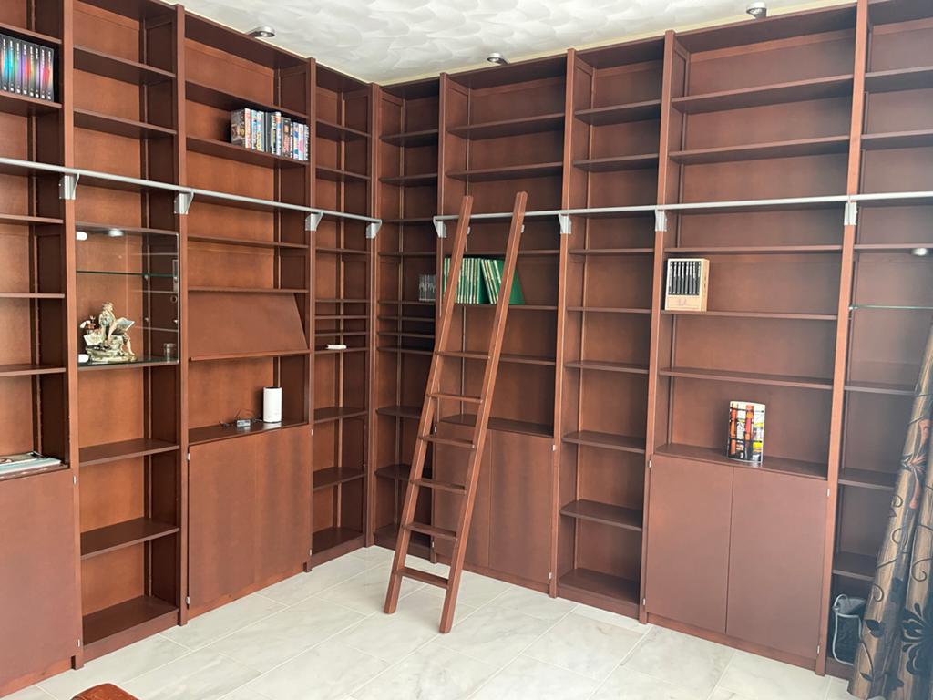 Prachtige Lundia boekenkast met verlichting en trap, Huis en Inrichting, Kasten | Boekenkasten, Gebruikt, 200 cm of meer, 200 cm of meer