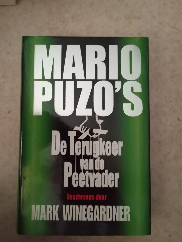 Mario Puzo's De Terugkeer van de Peetvader, Boeken, Ophalen of Verzenden, Gelezen, Mark Winegardner, Nederland