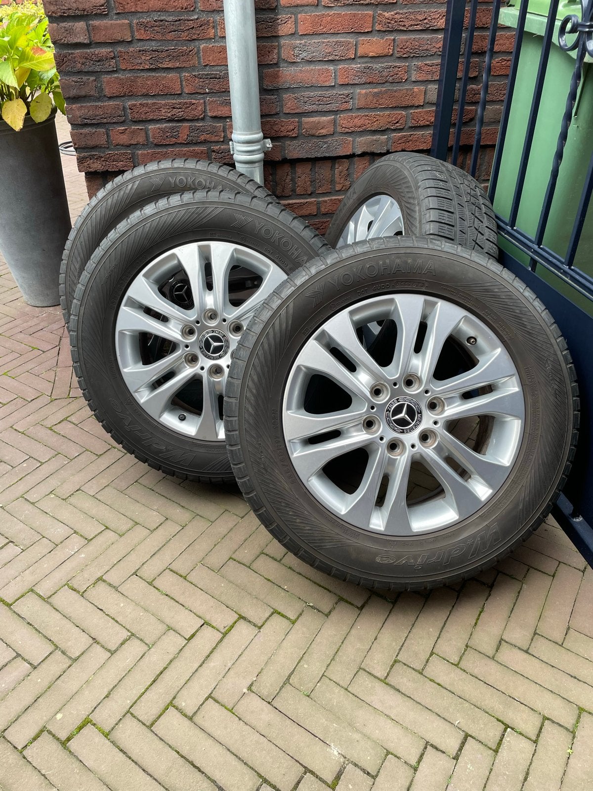 Originele Mercedes Sprinter 17" velgen met banden 6x130, Auto-onderdelen, Banden en Velgen, 17 inch, 235 mm, Bestelwagen