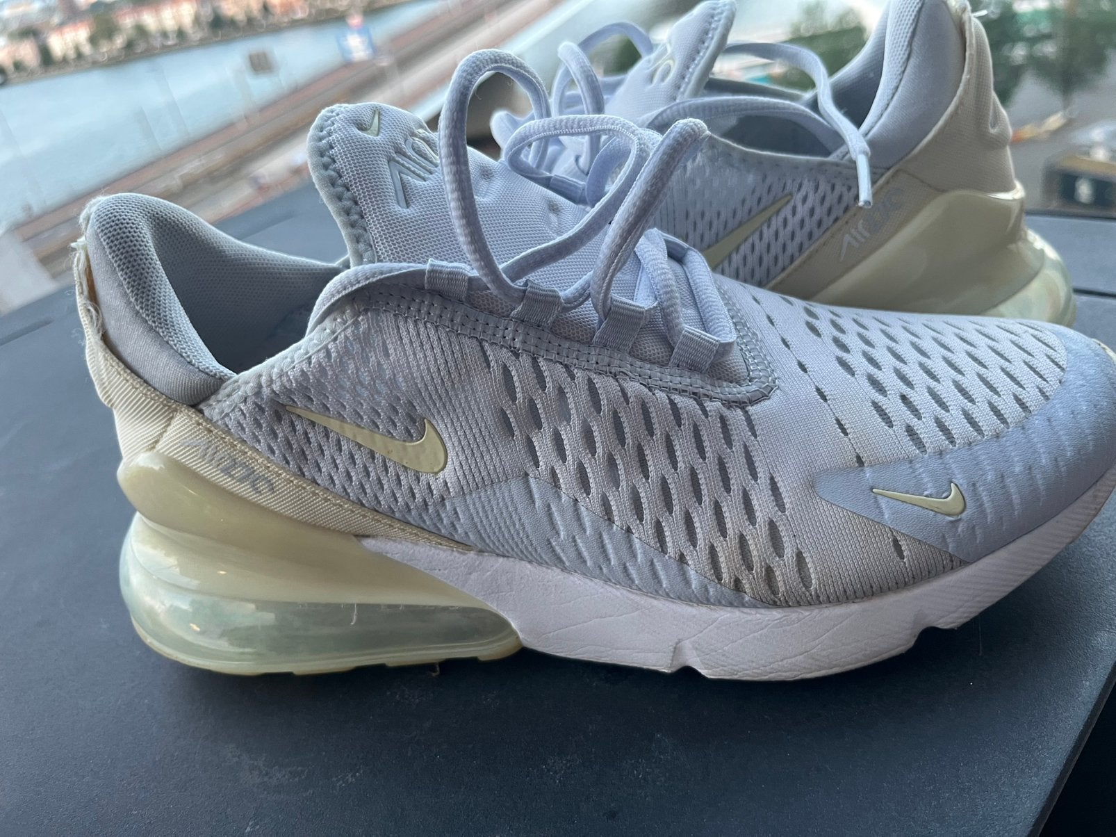 Women's Nike Air Max 270 Grey Alabaster, Ophalen of Verzenden, Zo goed als nieuw, Grijs, Sneakers of Gympen
