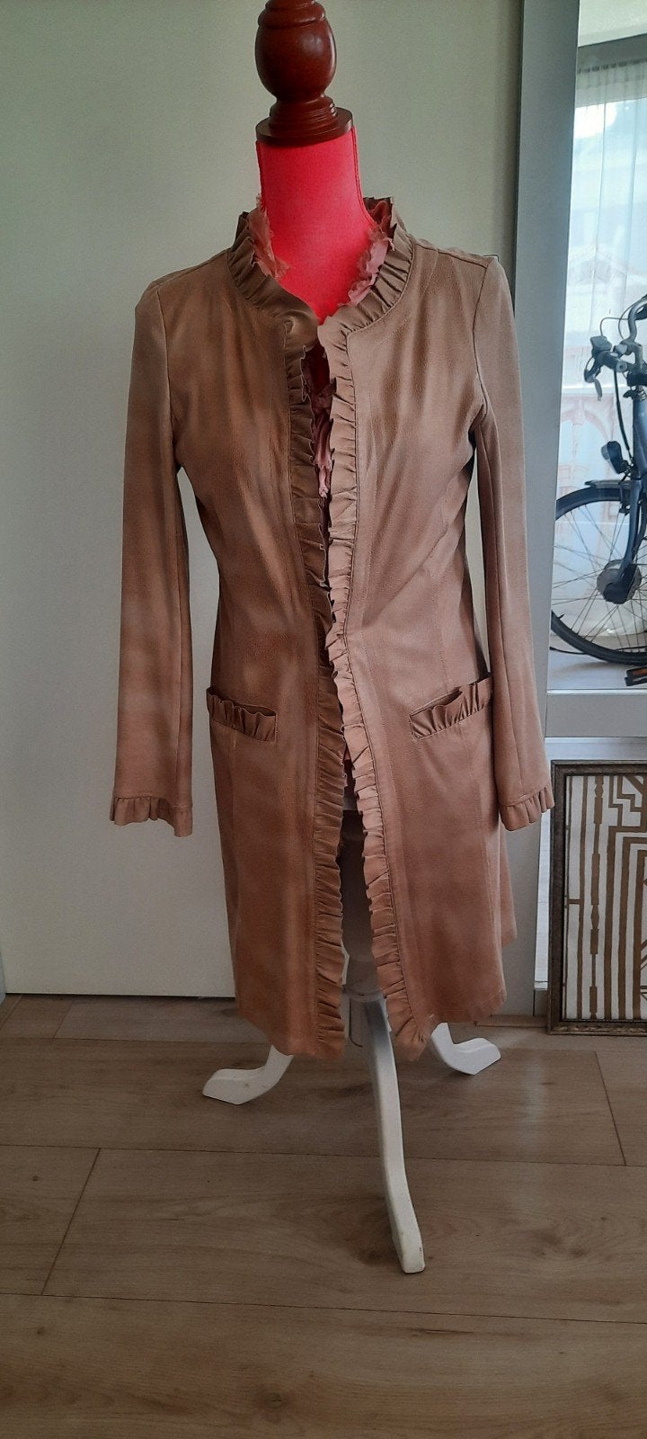 Jeff Gallano Paris Lang vest met Ruches - Maat S, Kleding | Dames, Jassen | Zomer, Zo goed als nieuw, Maat 36 (S), Beige, Verzenden