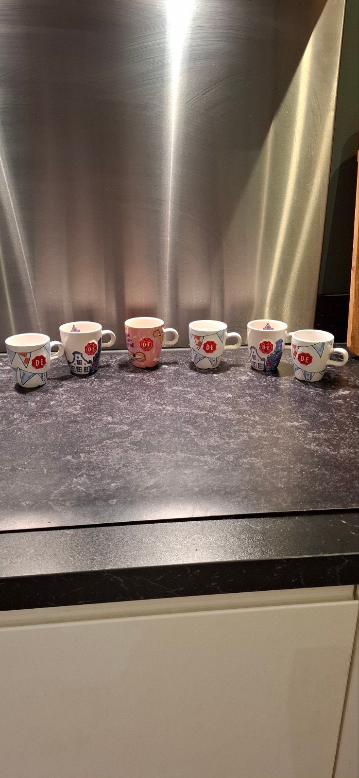 Douwe egberts mokjes grachtenpand royal raja vlaggen senseo, Huis en Inrichting, Keuken | Servies, Ophalen of Verzenden, Nieuw