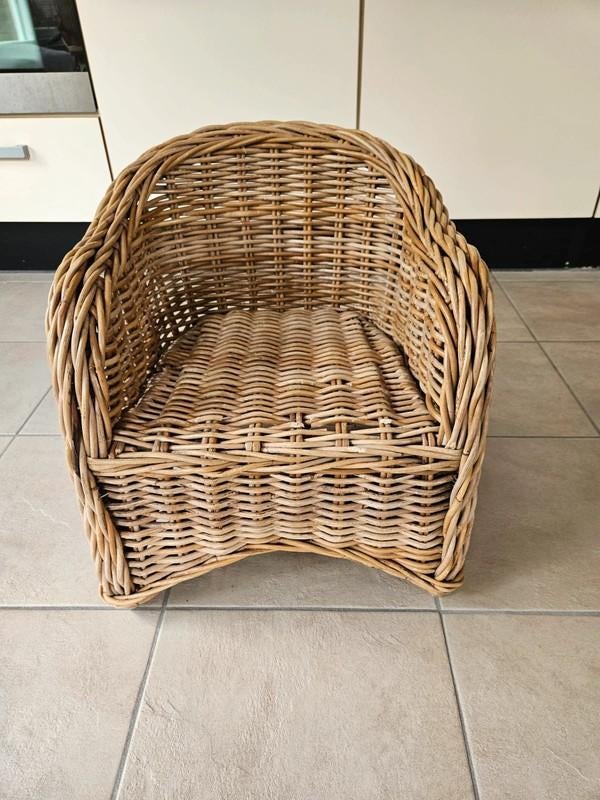 Superleuk rotan kinderstoeltje, Kinderen en Baby's, Kinderkamer | Tafels en Stoelen, Ophalen, Gebruikt, Stoel(en)